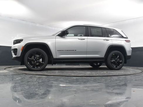 New 2025 Jeep Grand Cherokee Altitude w/ MOPAR Finishing Package AWD/4WD image 51