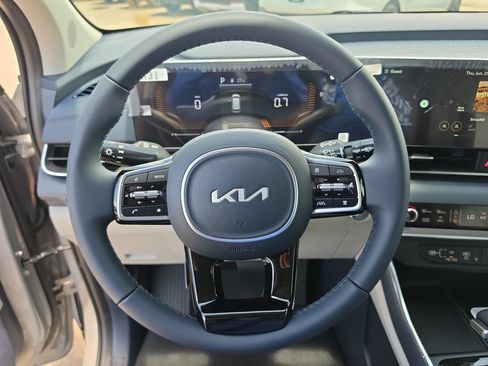New 2026 Kia Carnival EX FWD image 30