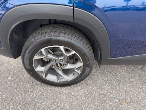 Used 2024 Chevrolet Trax LT w/ Driver Confidence Package FWD image 5