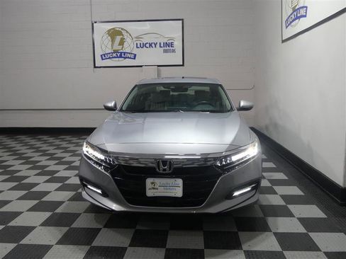 Used 2020 Honda Accord Touring image 2