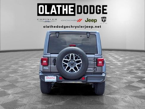 Used 2025 Jeep Wrangler Unlimited Sahara AWD/4WD image 26