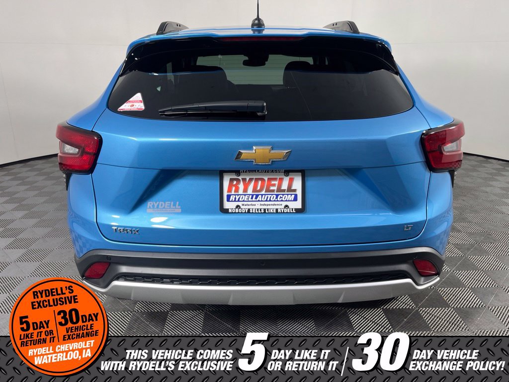 Used 2025 Chevrolet Trax LT w/ Sunroof Package FWD image 6