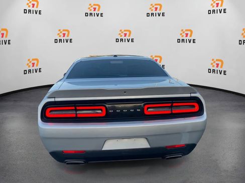 Used 2020 Dodge Challenger SXT RWD image 4