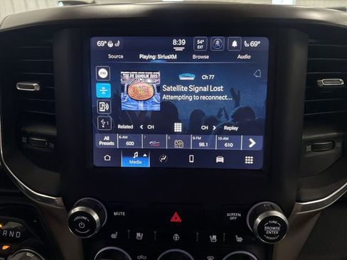 Used 2022 RAM 1500 Laramie AWD/4WD image 8