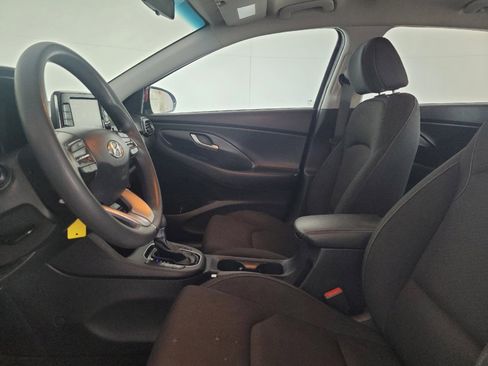 Used 2018 Hyundai Elantra GT FWD image 17