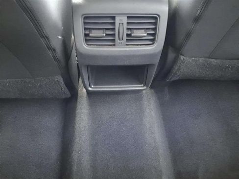 Used 2023 Nissan Rogue S image 13