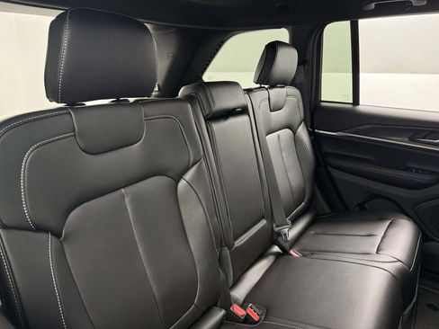 New 2025 Jeep Grand Cherokee Limited w/ Black Appearance Package image 20