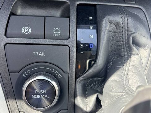 Used 2021 Toyota RAV4 Limited AWD/4WD image 19