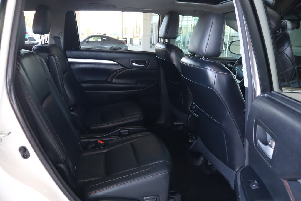 Used 2015 Toyota Highlander XLE AWD/4WD image 34
