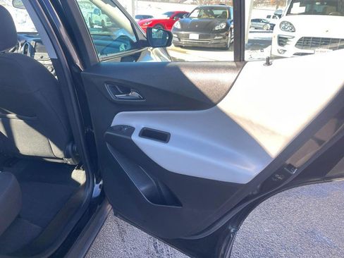Used 2022 Chevrolet Equinox LS image 11