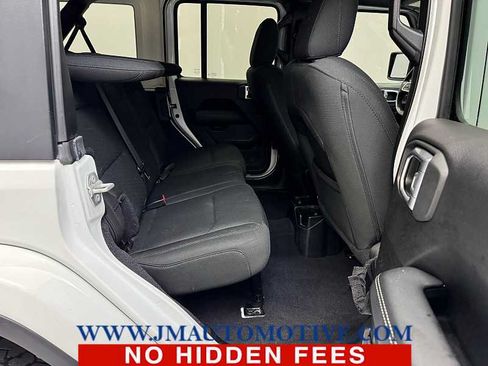 Used 2019 Jeep Wrangler Unlimited Sahara w/ Cold Weather Group AWD/4WD image 16