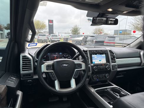 Used 2017 Ford F250 Lariat w/ Lariat Ultimate Package image 6