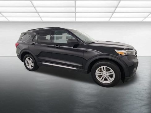 Used 2023 Ford Explorer XLT AWD/4WD image 9