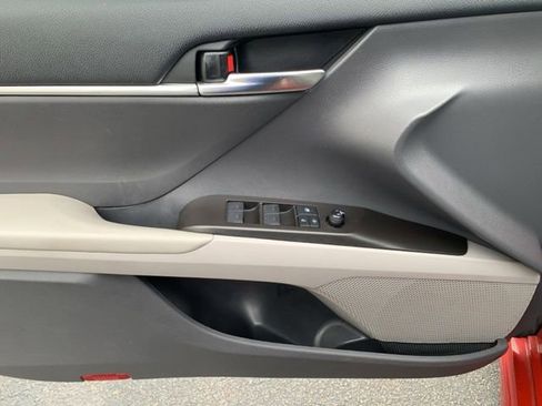 Used 2021 Toyota Camry SE image 17