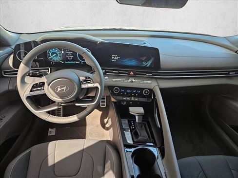 Used 2025 Hyundai Elantra SEL FWD image 11