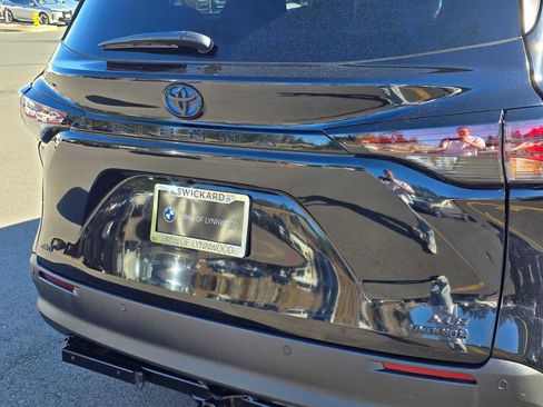 Used 2024 Toyota Sienna XLE Woodland Edition AWD/4WD image 13