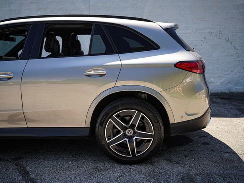 Used 2024 Mercedes-Benz GLC 300 4MATIC w/ AMG Line image 12