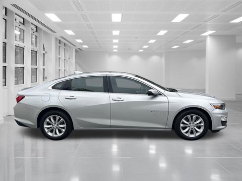 Used 2019 Chevrolet Malibu LT w/ Driver Confidence Package image 4