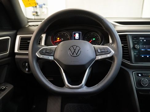 Used 2021 Volkswagen Atlas Cross Sport SE w/ Panoramic Sunroof Package image 19