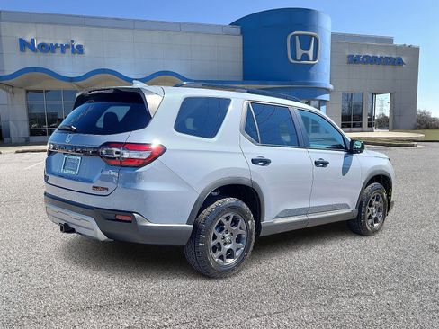 New 2025 Honda Pilot TrailSport image 4