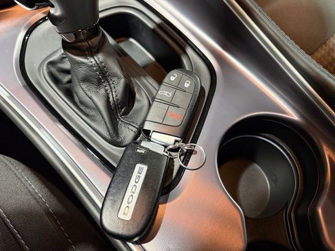 Used 2019 Dodge Challenger SXT image 39