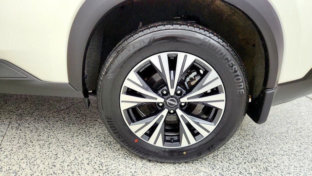Used 2023 Nissan Rogue SV AWD/4WD image 9
