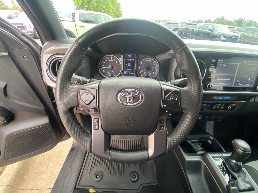 Used 2022 Toyota Tacoma TRD Off-Road AWD/4WD image 14