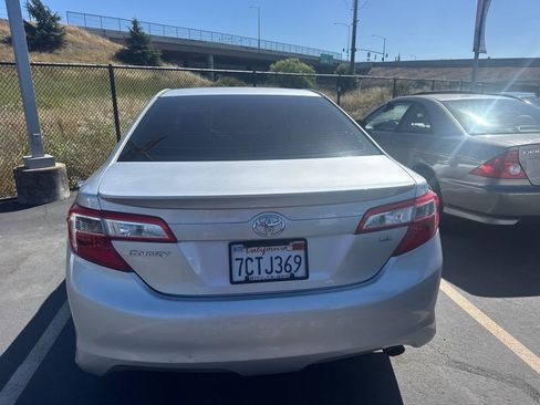 Used 2014 Toyota Camry SE FWD image 5