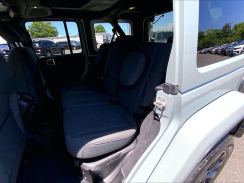 Used 2024 Jeep Wrangler Unlimited Sahara AWD/4WD image 16