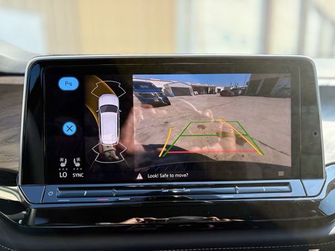 Used 2025 Volkswagen Atlas SE FWD image 17