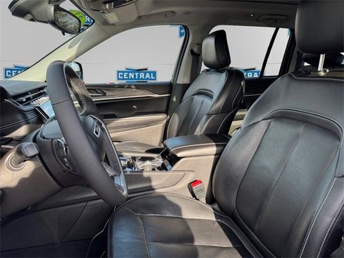 Certified 2023 Jeep Grand Cherokee Limited image 9