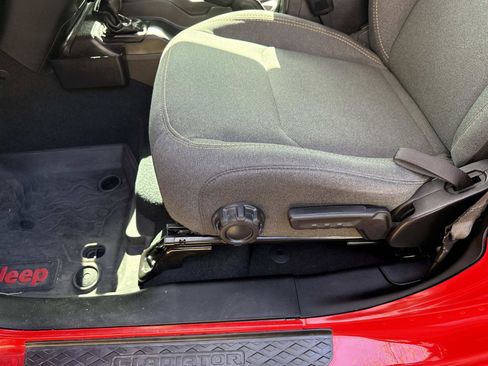 Used 2024 Jeep Gladiator Sport image 21