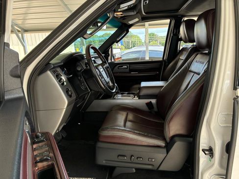 Used 2017 Ford Expedition Platinum RWD image 14