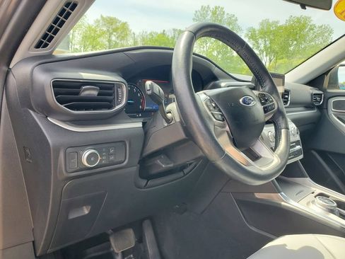 Used 2021 Ford Explorer XLT w/ Equipment Group 202A AWD/4WD image 18