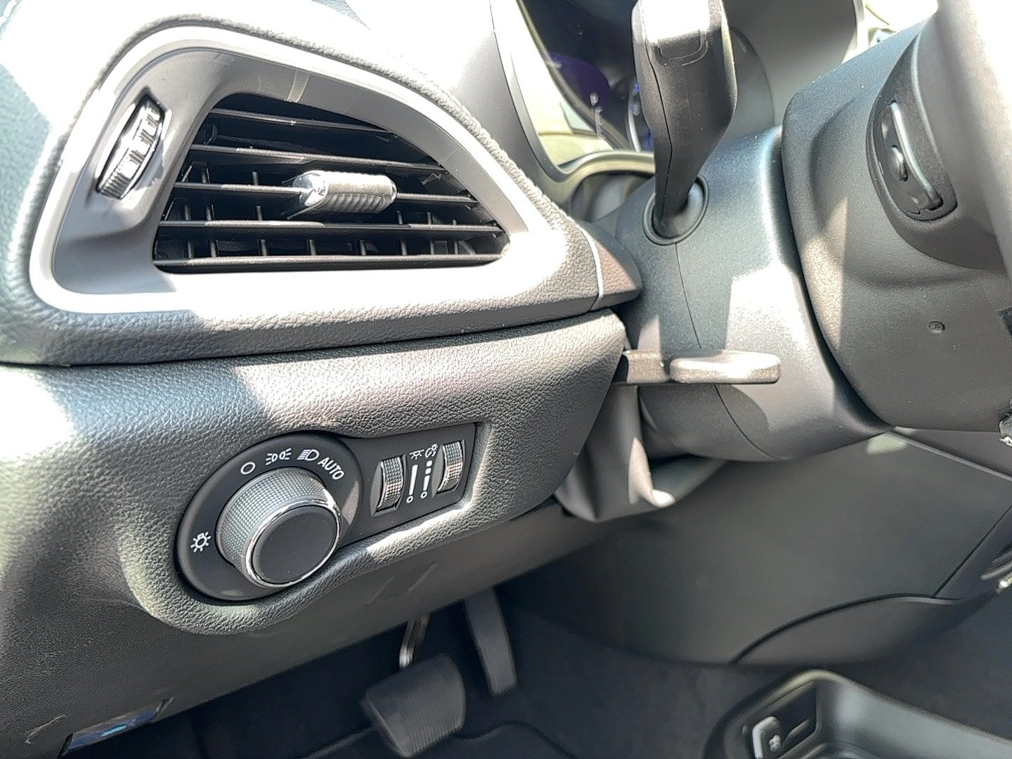 New 2027 Chrysler Pacifica Select AWD/4WD image 24