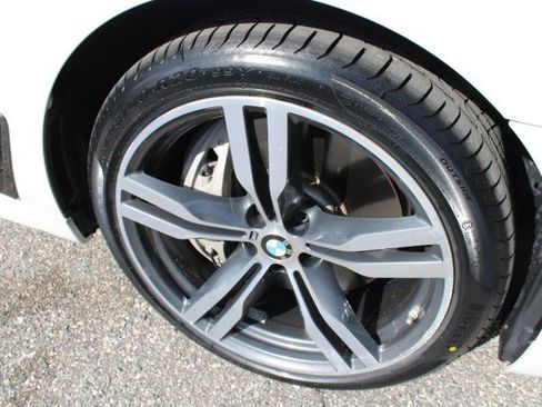 Used 2019 BMW 750i w/ M Sport Package image 45