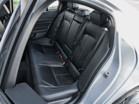 Used 2023 Alfa Romeo Giulia Sprint image 10