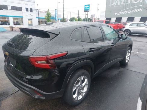 Used 2024 Chevrolet Trax LS w/ LS Convenience Package FWD image 2