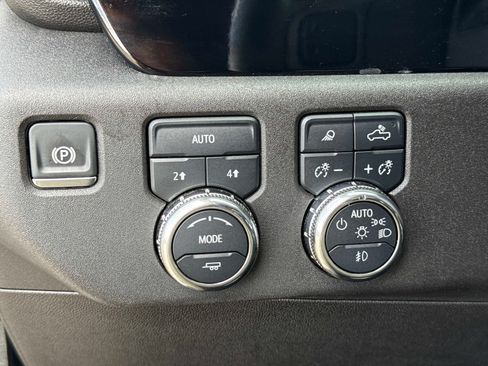Used 2025 GMC Sierra 1500 SLT AWD/4WD image 32