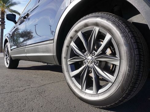 Used 2024 Volkswagen Tiguan SE image 6