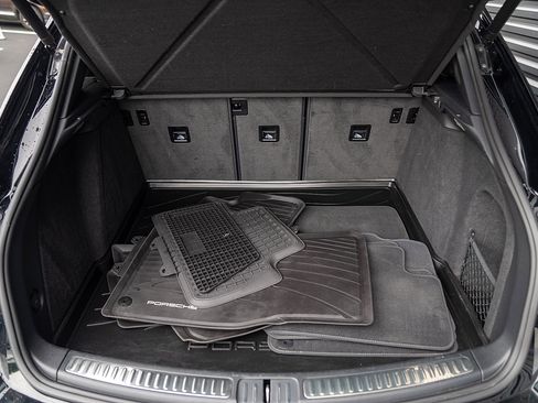 Certified 2023 Porsche Macan AWD/4WD image 22