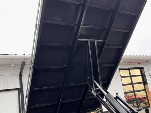 Used 2014 Ford F550 2WD Regular Cab Super Duty image 5