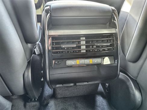 Used 2025 Land Rover Range Rover Sport SE image 16