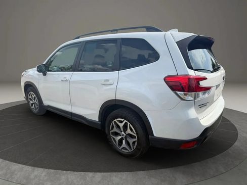 Used 2020 Subaru Forester Premium AWD/4WD image 7