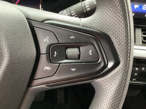 Used 2025 Chevrolet Trax LT image 18