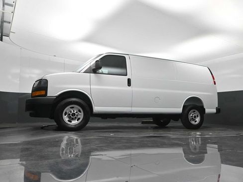 New 2026 GMC Savana 3500 w/ Driver Convenience Package RWD image 21