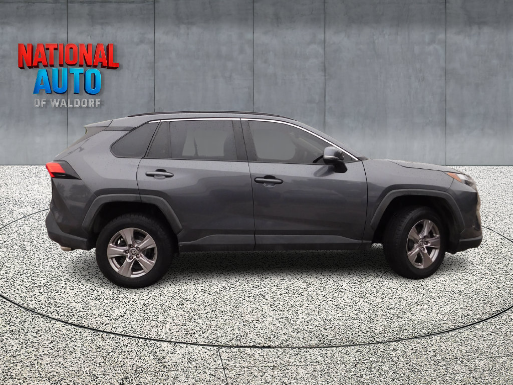 Used 2022 Toyota RAV4 XLE AWD/4WD image 4