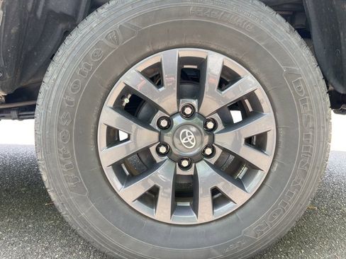 Used 2023 Toyota Tacoma SR5 w/ Technology Package AWD/4WD image 9