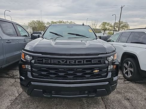 Used 2023 Chevrolet Silverado 1500 Custom image 2