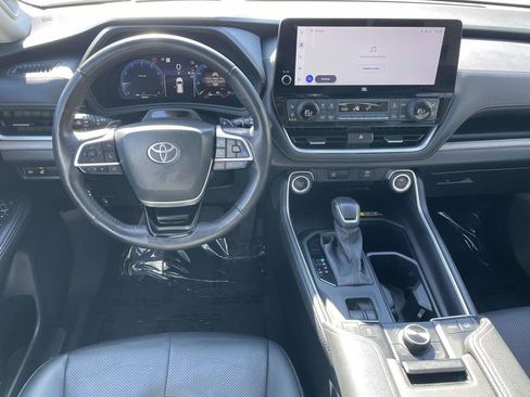 Used 2025 Toyota Grand Highlander AWD image 25
